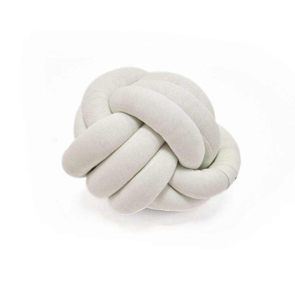 Pletený vankúš Ball - smotanová - VÝPREDAJ