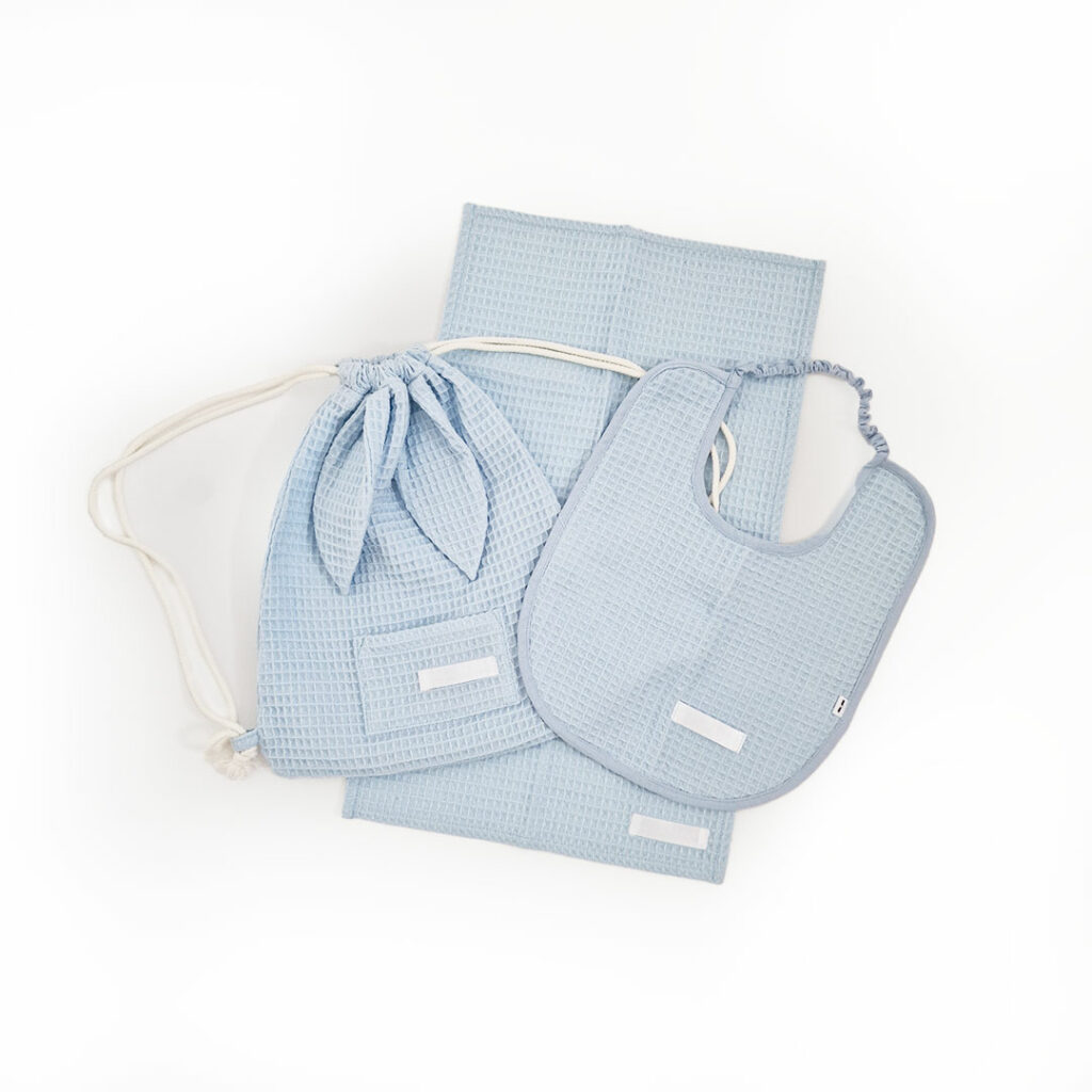 Set 2: Detský sťahovací batoh, podbradník a uterák - baby modrá - VÝPREDAJ Set 2: Detský sťahovací batoh, podbradník a uterák - baby modrá - VÝPREDAJ