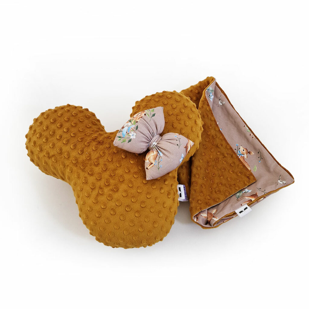 Set plyšového vankúša Monie s plyšovou dekou - horčicová/srnky na bielom VÝPREDAJ Set plyšového vankúša Monie s plyšovou dekou - horčicová/srnky na bielom VÝPREDAJ