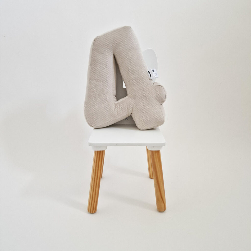 Vankúš velvet písmeno 3 - svetlá béžová - VÝPREDAJ