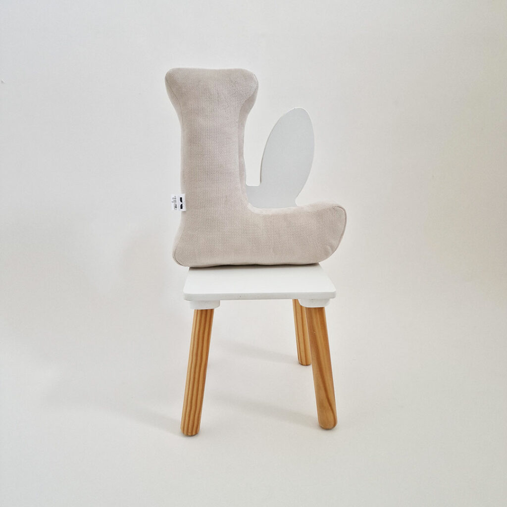 Vankúš velvet písmeno H - svetlá béžová - VÝPREDAJ